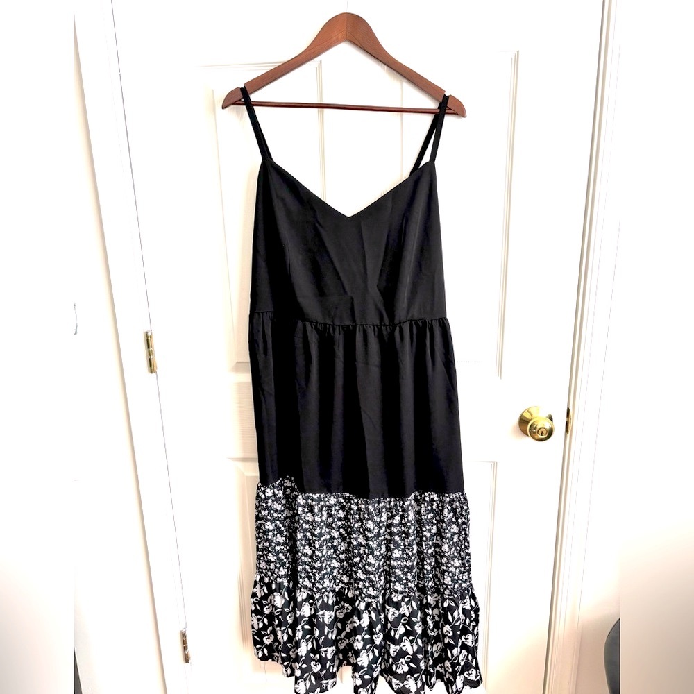 NWOT BLOOMCHIC PLUS SZ 18 RUFFLED LAYERED BLACK /WHITE HEART NECKLINE MAXI DRESS - Picture 2 of 13
